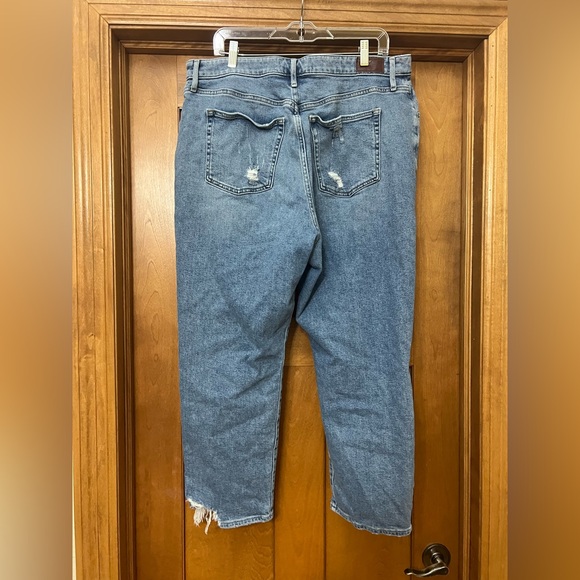 Hollister Curvy Ultra High Rise Vintage Straight Distressed Jeans Size 34 / 19S - Picture 9 of 15